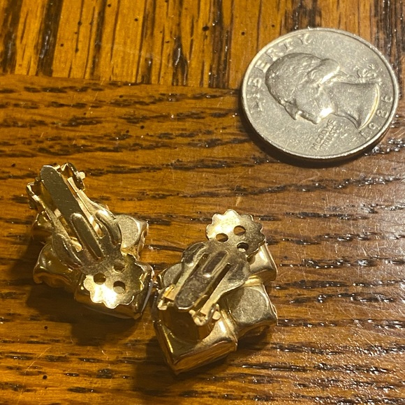 MCM clip on pink givre glass stones paired with pink faceted rhinestones - Picture 7 of 7